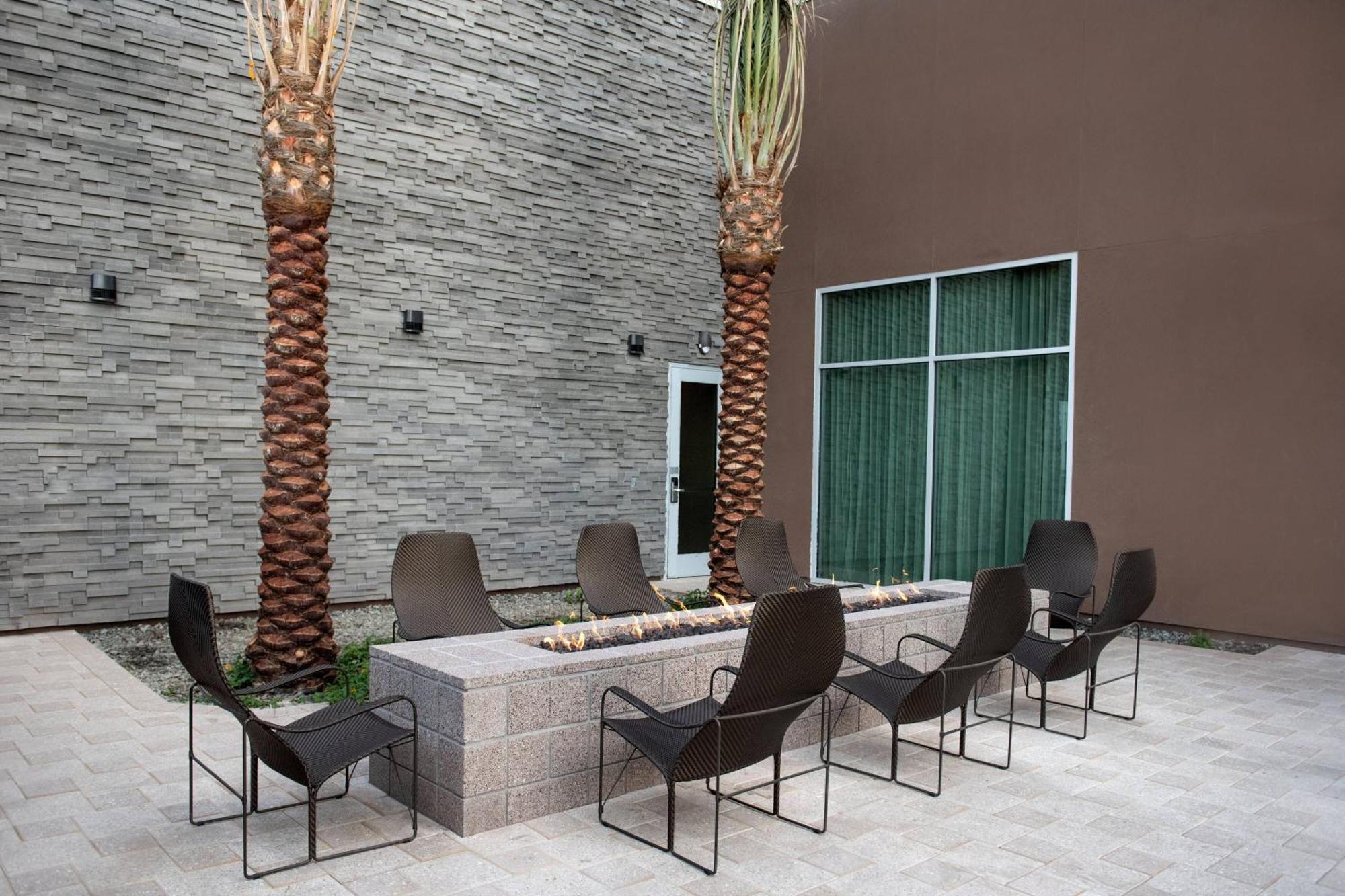 Courtyard By Marriott Mesa At Wrigleyville West Buitenkant foto