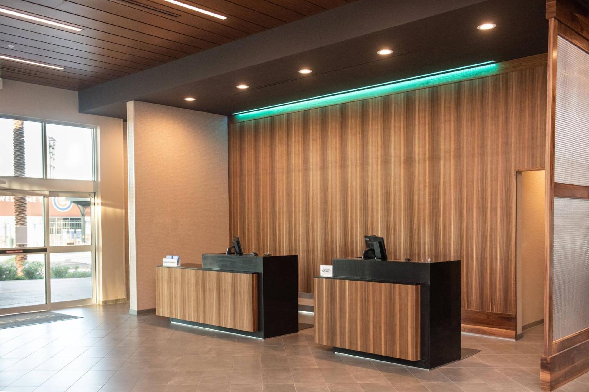 Courtyard By Marriott Mesa At Wrigleyville West Buitenkant foto