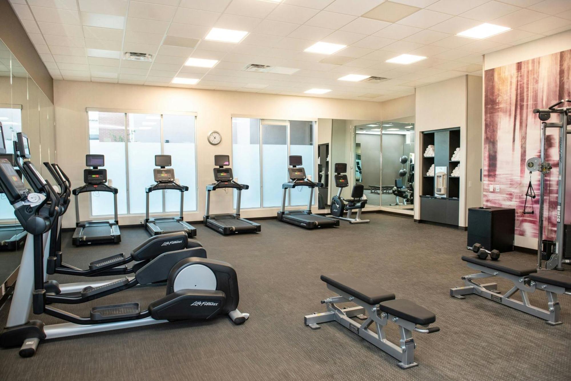 Courtyard By Marriott Mesa At Wrigleyville West Buitenkant foto